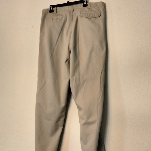 3/$12💥 BASIC CONCEPTS Mens khaki pleated dress pants - Picture 4 of 5